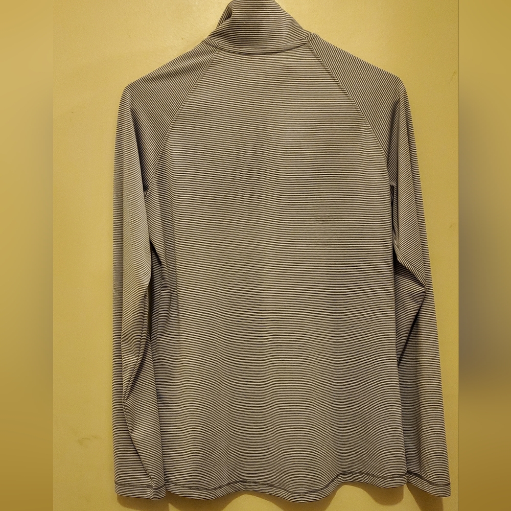 Under Armour top - Picture 5 of 5